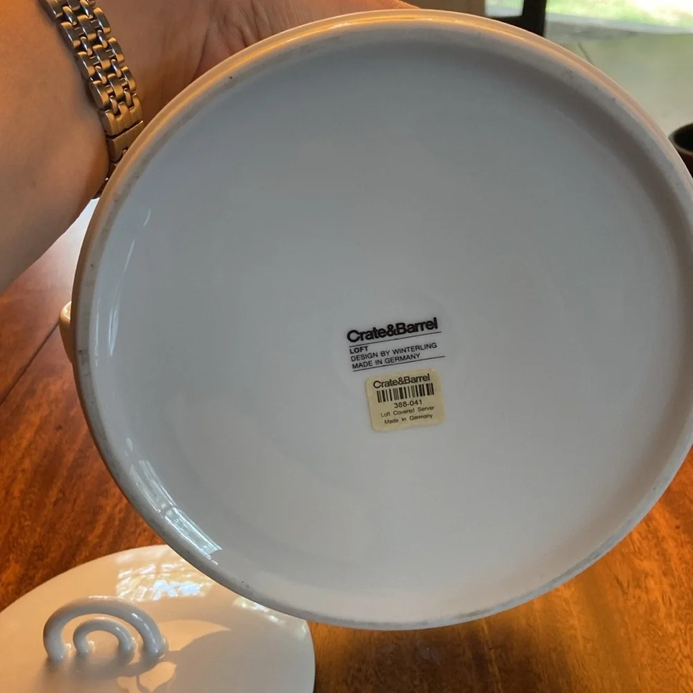 Crate & Barrel Loft Covered Serving Bowl in white